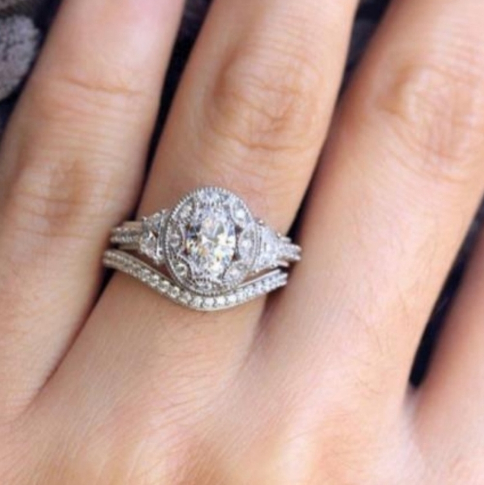 925 Sterling Silver Diamond Oval Cut Halo Wedding Ring Set - Picture 3 of 6